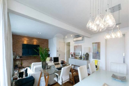 Apartamento à venda com 2 quartos, sendo 1 suíte, em Vila Olímpia, São Paulo, SP