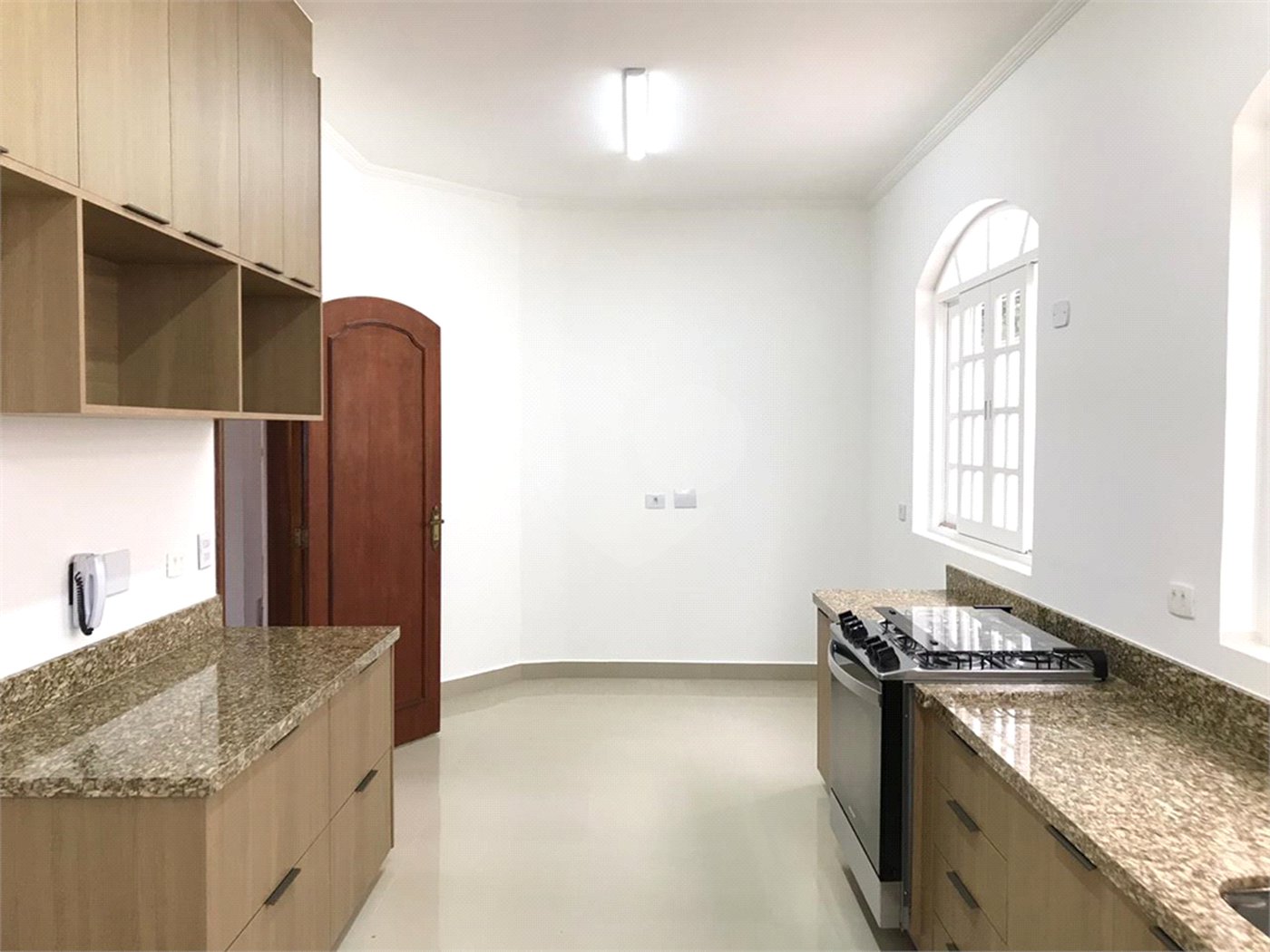 Sobrado à venda com 4 quartos, sendo 3 suítes, em Alto da Boa Vista, São Paulo, SP
