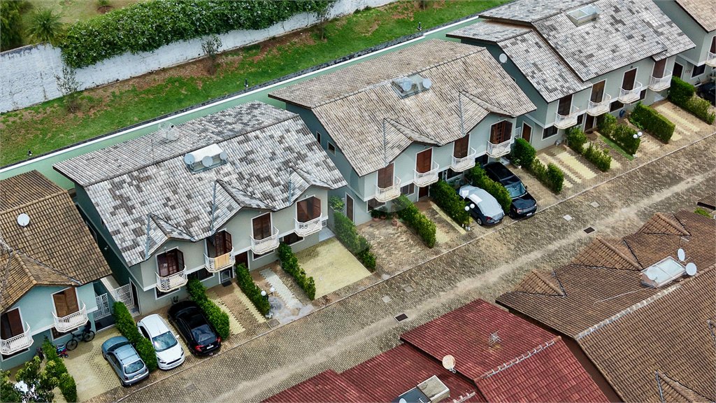 Casa à venda com 2 quartos no condomínio Portal dos Gamez, Atibaia - SP