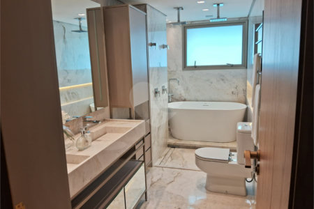 Apartamento à venda com 3 suítes em Moema, São Paulo, SP