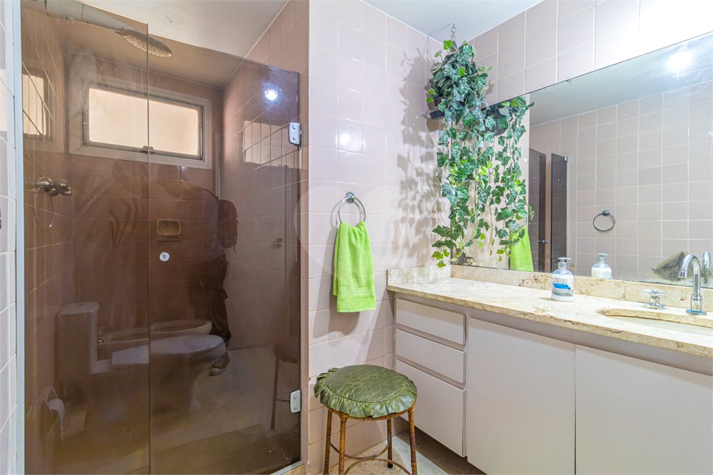 Apartamento à venda com 4 quartos, sendo 1 suíte,  em Brooklin, São Paulo, SP