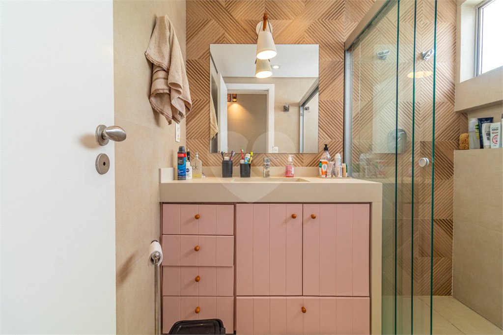Apartamento à venda com 3 quartos, sendo 1 suíte, em Moema, São Paulo, SP