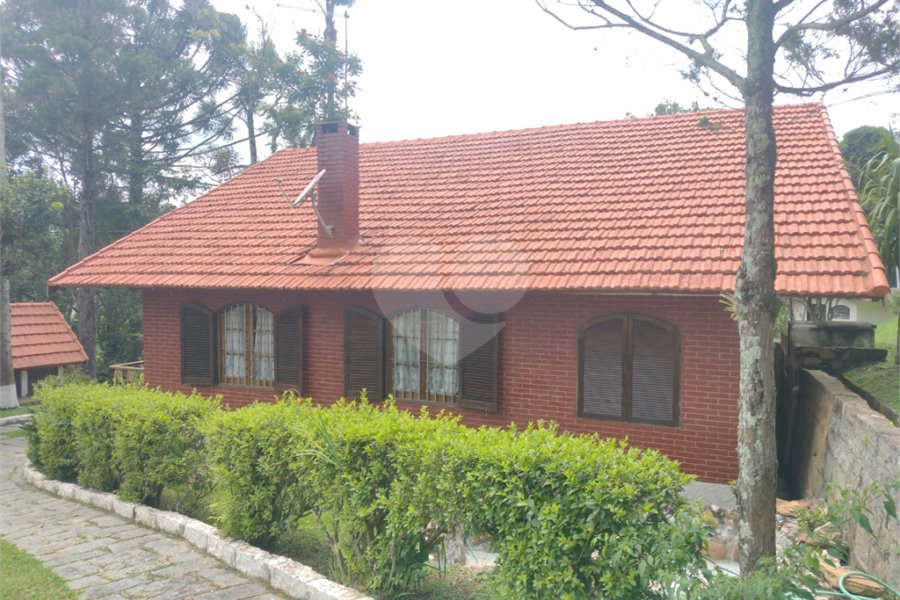 Casa à venda com 4 quartos, sendo 2 suítes,  no condomínio Cinco Lagos, Mairiporã - SP