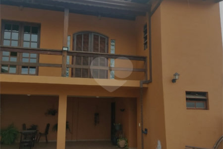 Sobrado à venda com 3 quartos, sendo 1 suíte, em Esplanada do Carmo, Jarinu, SP