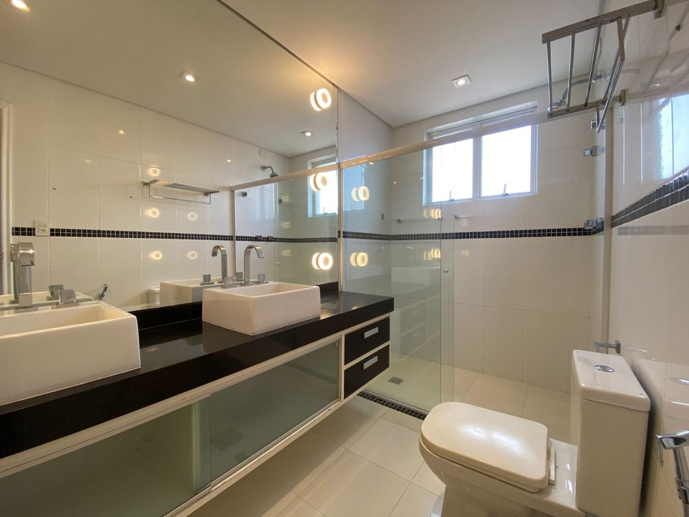 Apartamento com 3 dormitórios para alugar, 198 m² por R$ 16.000,02/mês - Gonzaga - Santos/SP