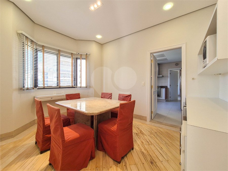 Apartamento à venda ou para alugar com 4 quartos, sendo 3 suítes, em Moema, São Paulo, SP
