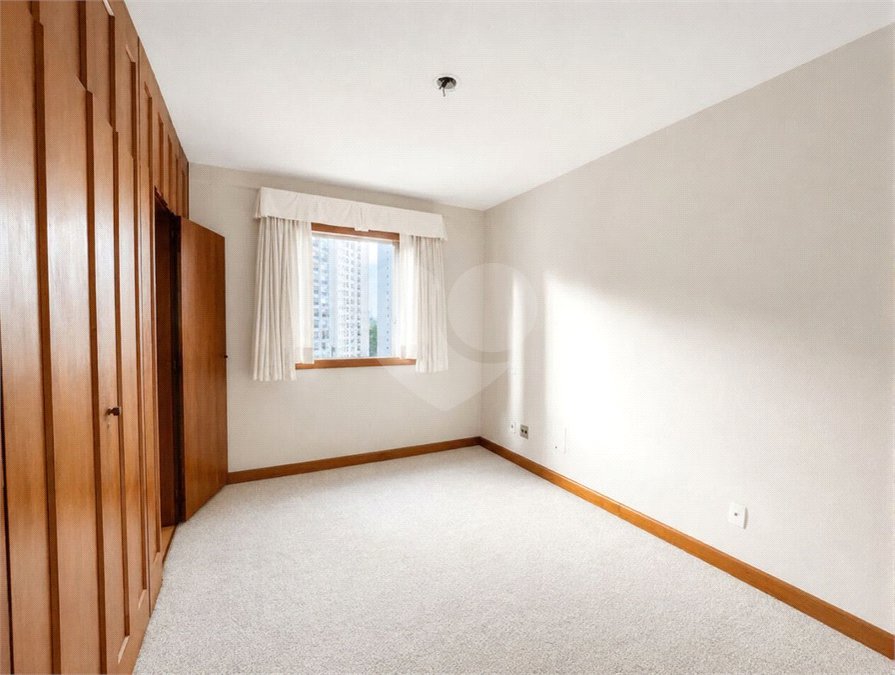 Apartamento à venda com 3 suítes em Moema, São Paulo, SP