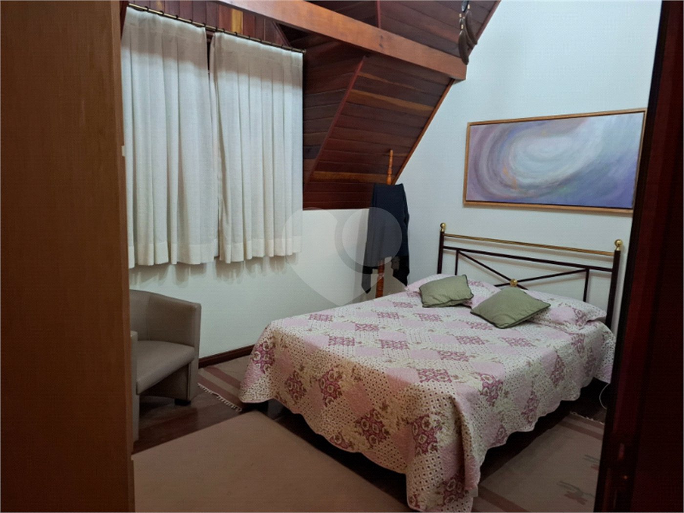 Sobrado à venda com 4 quartos, sendo 2 suítes,  em Jardim Leonor, São Paulo, SP