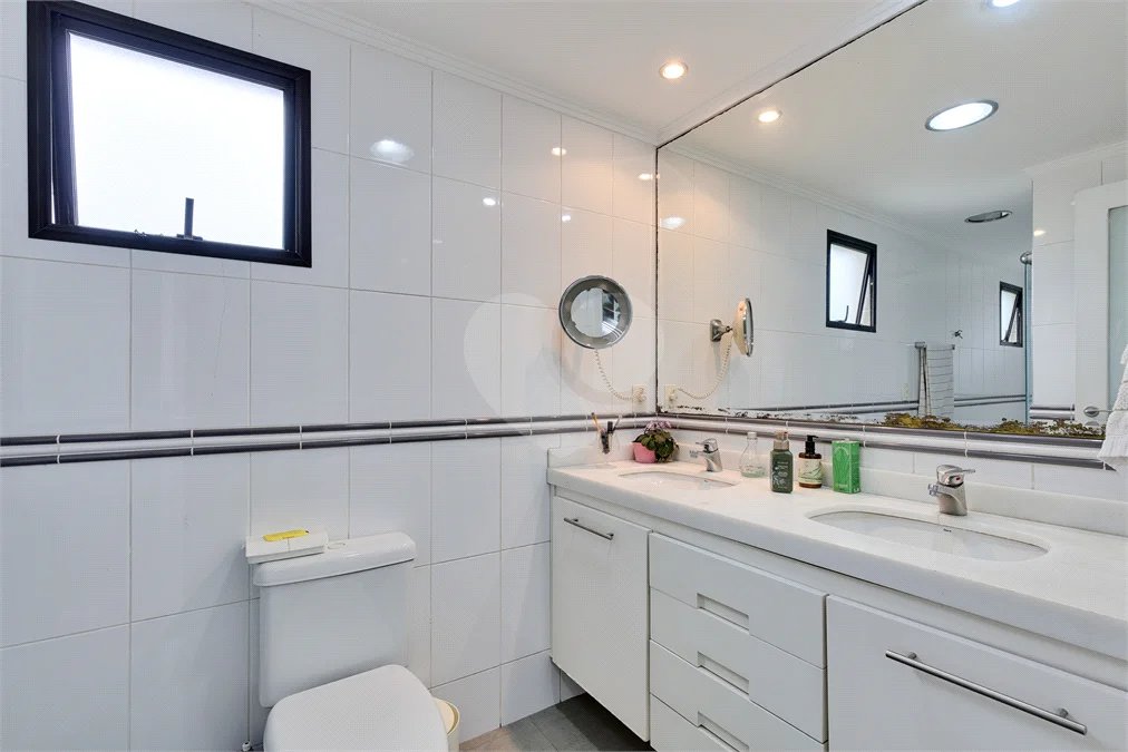 Apartamento à venda com 3 quartos, sendo 2 suítes, em Alto da Boa Vista, São Paulo, SP