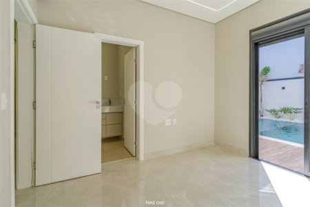 Casa à venda com 3 quartos, sendo 1 suíte, no condomínio Residencial London Park, Indaiatuba - SP