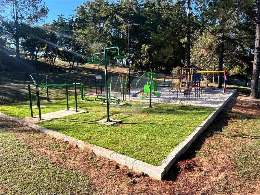 Terreno à venda em Condomínio Residencial Pinheiros do Lago, Alambari, SP