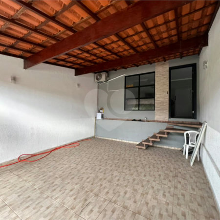 Sobrado à venda com 3 quartos, sendo 1 suíte, em Lopes de Oliveira, Sorocaba, SP