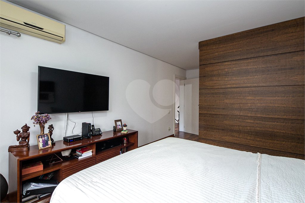 Casa à venda com 5 quartos, sendo 4 suítes, no condomínio Villa de Monterey, São Paulo - SP