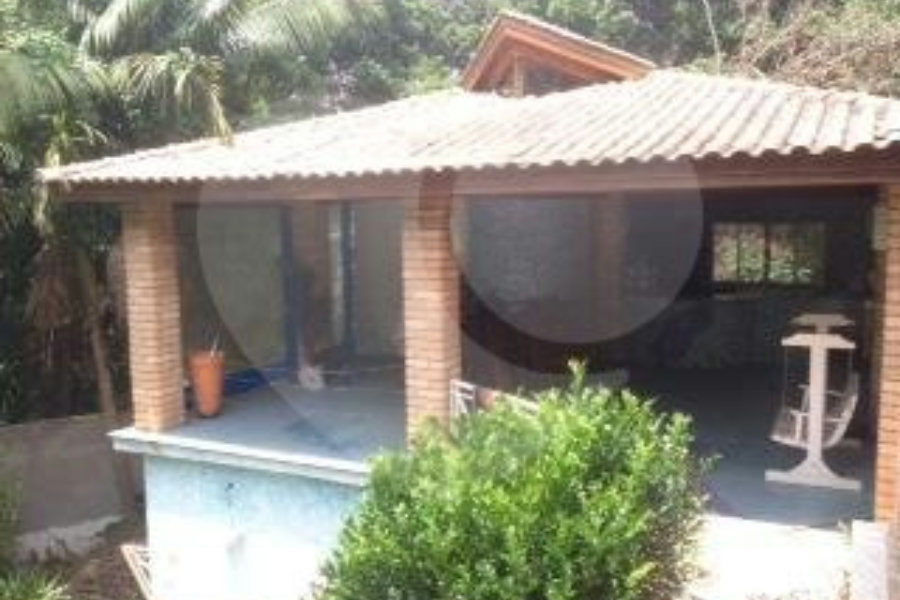 Sobrado à venda com 4 quartos, sendo 2 suítes, em Alpes da Cantareira, Mairiporã, SP