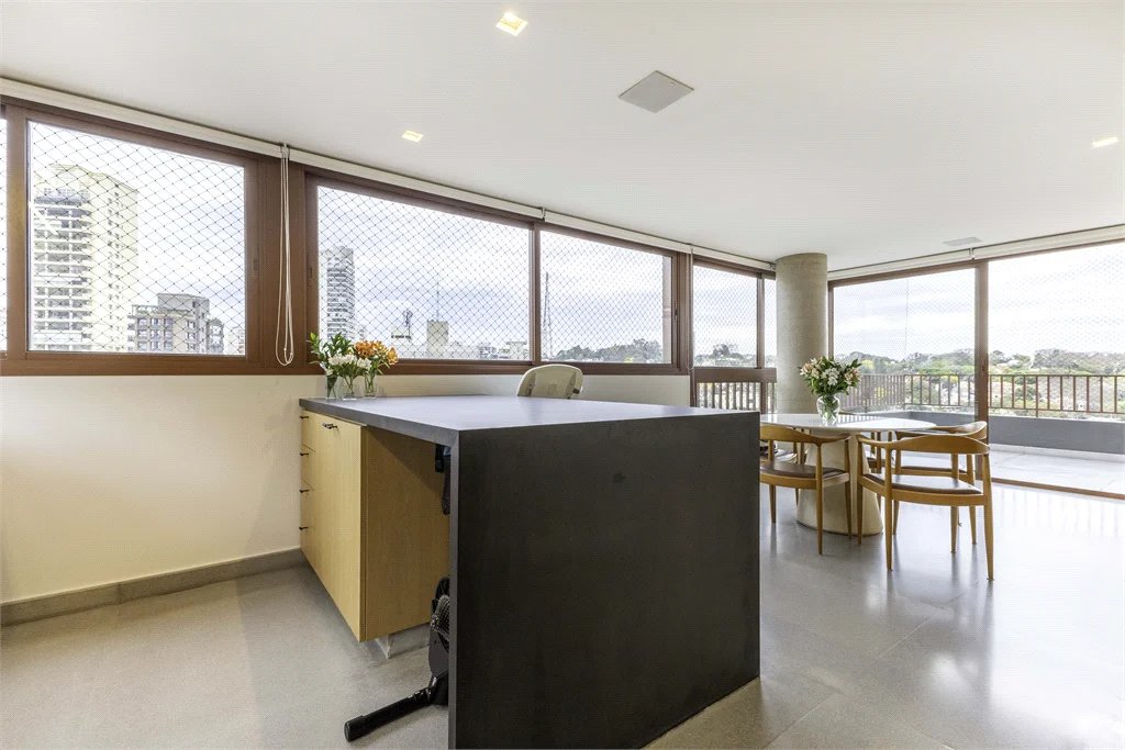 Apartamento à venda com 3 suítes em Jardim das Bandeiras, São Paulo, SP