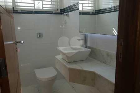 Casa à venda com 3 quartos, sendo 1 suíte, em Vila Mariana, São Paulo, SP