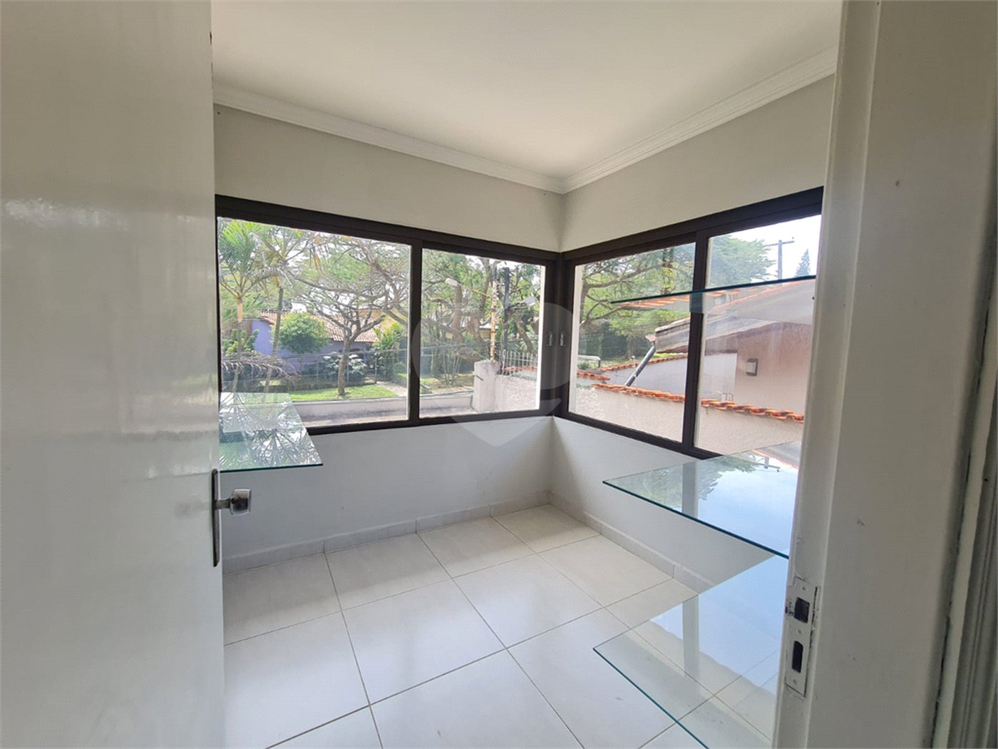 Sobrado à venda com 4 quartos, sendo 1 suíte,  em Interlagos, São Paulo, SP