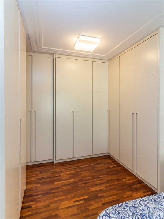 Apartamento à venda com 3 suítes em Vila Cordeiro, São Paulo, SP