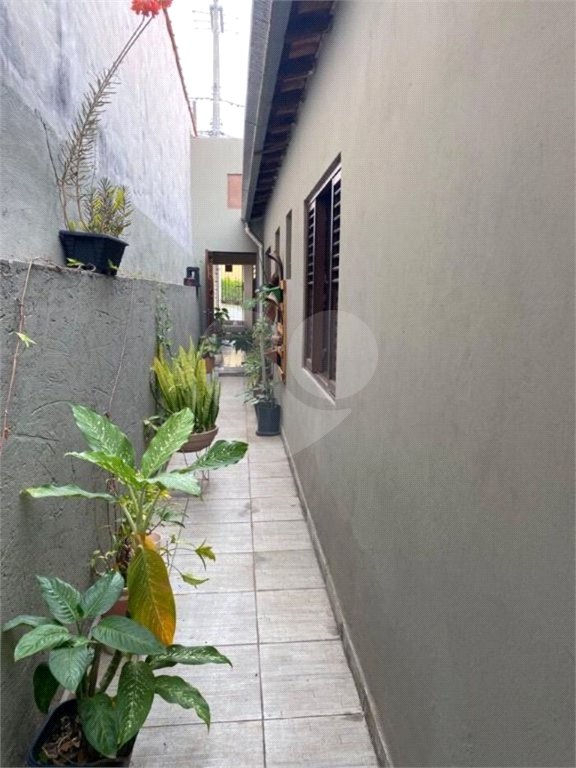 Casa de Vila à venda com 2 quartos, sendo 1 suíte, em Jardim Karolyne, Votorantim, SP