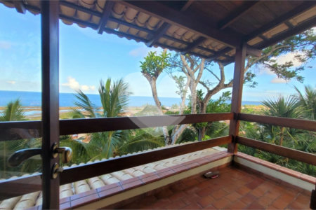Casa à venda com 3 suítes no Centro, Santa Cruz Cabrália, BA
