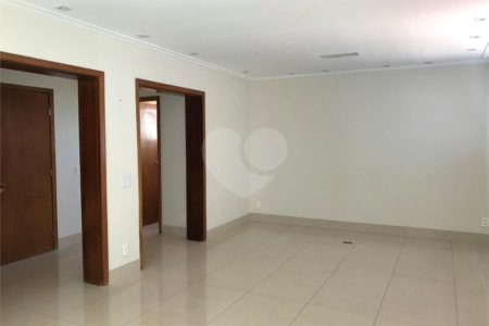 Apartamento à venda com 3 quartos, sendo 1 suíte, em Vila Andrade, São Paulo, SP