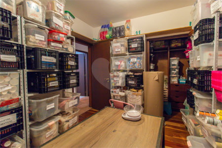 Casa à venda com 3 quartos, sendo 1 suíte,  no condomínio Jardim Hipico, São Paulo - SP