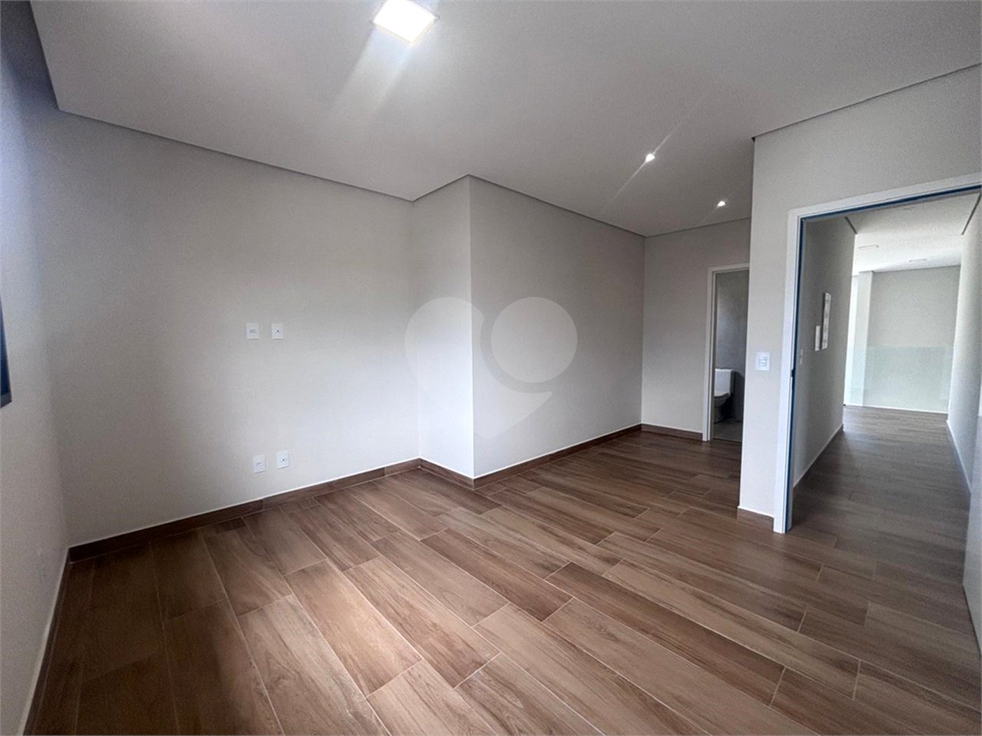 Casa à venda com 3 suítes no condomínio Campos do Conde I e II, Sorocaba - SP