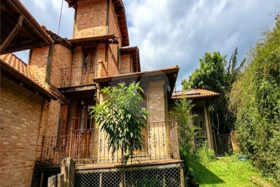Casa à venda ou para alugar com 5 suítes no condomínio Cantareira, Mairiporã - SP