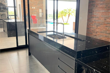 Casa à venda com 3 suítes no condomínio Portal dos Bandeirantes, Salto - SP