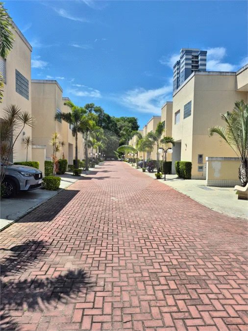 Casa em condomínio à venda em Valinhos no Residencial Santa Elisa com possibilidade de permuta por apartamento