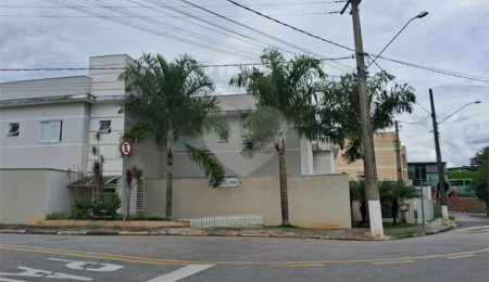 Casa de Vila à venda com 3 quartos, sendo 1 suíte,  em Vila Pasti, Louveira, SP
