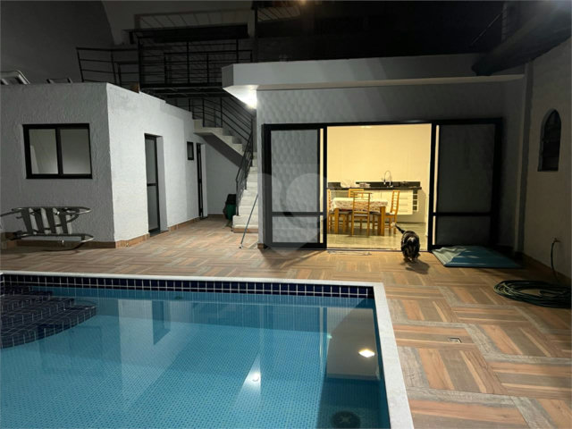 Casa à venda com 4 quartos, sendo 2 suítes,  no Centro, Serra Negra, SP