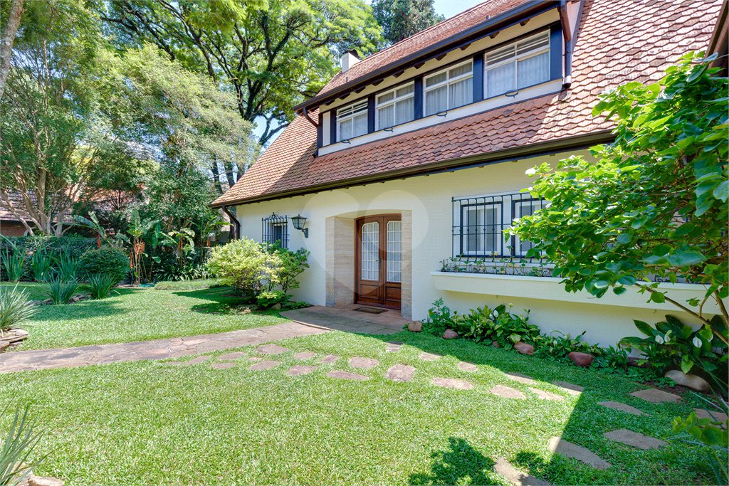 Casa à venda com 4 quartos, sendo 1 suíte, em Alto da Boa Vista, São Paulo, SP