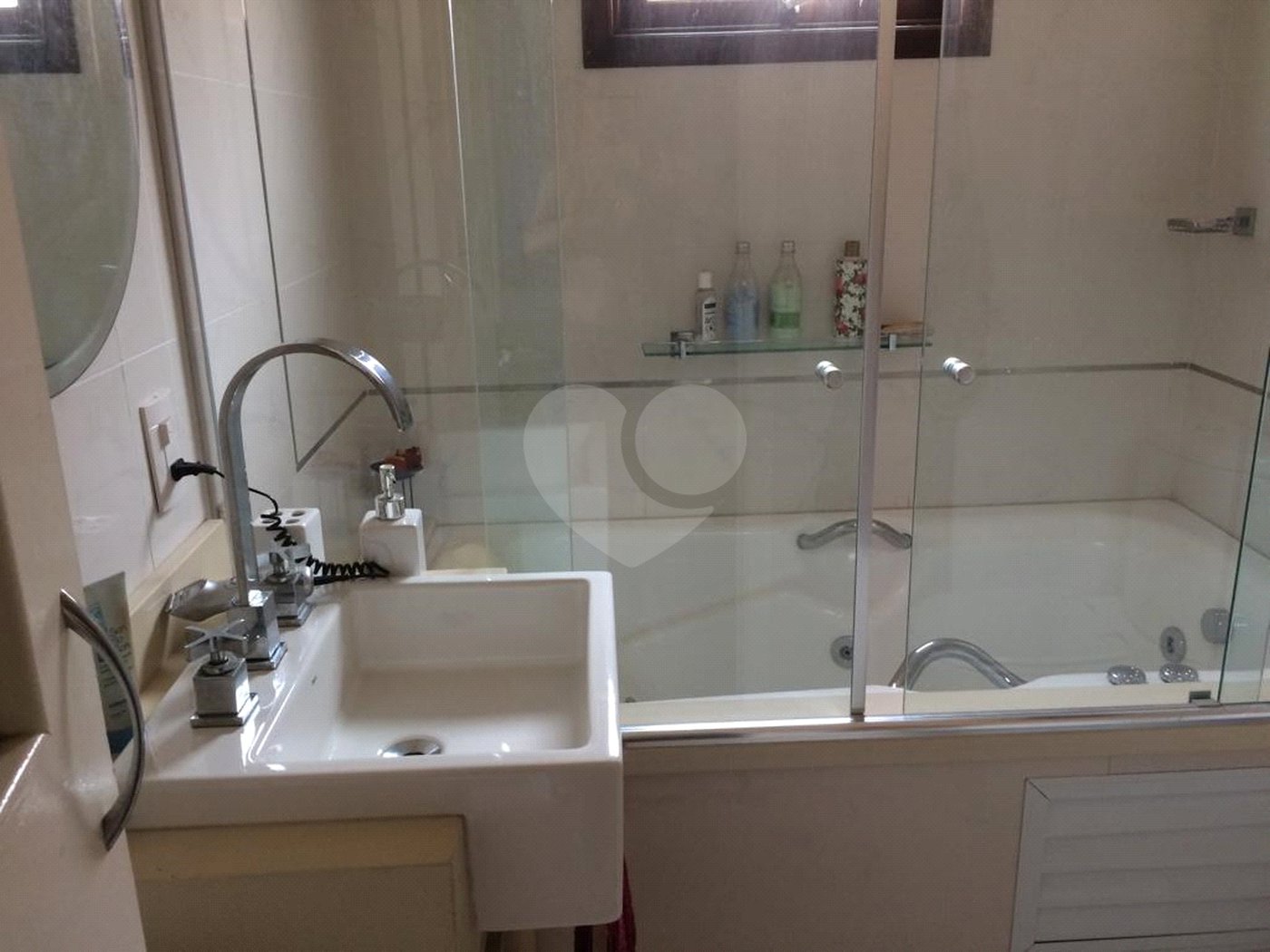 Casa à venda com 3 quartos, sendo 1 suíte, no condomínio Greenland, São Paulo - SP