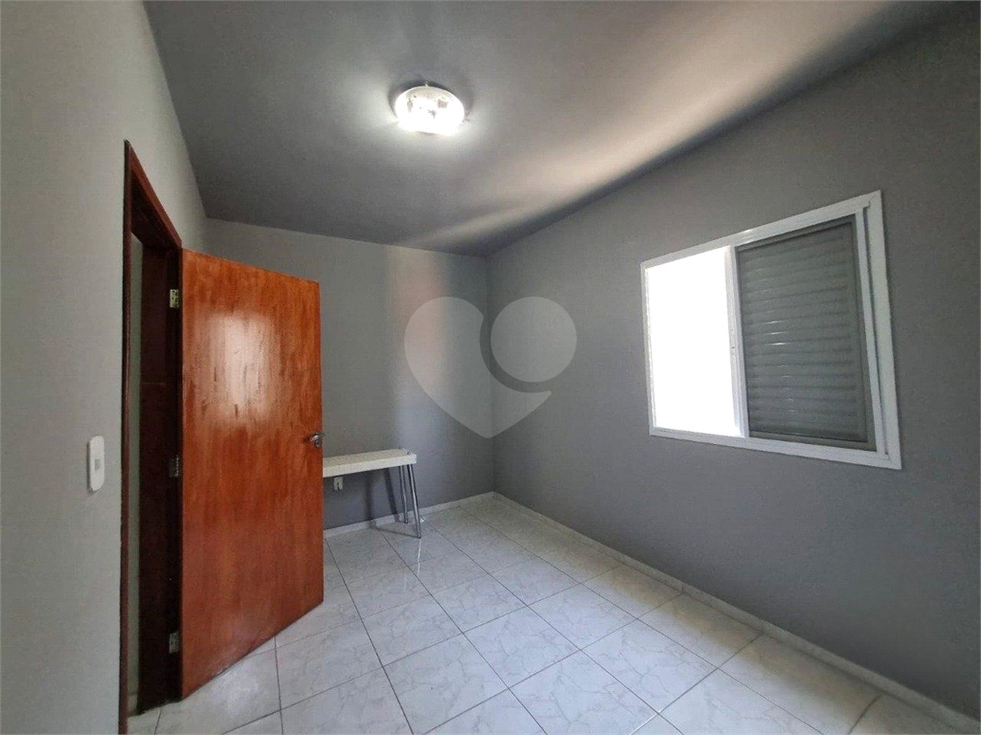 Casa à venda com 2 quartos no condomínio Karolyne, Votorantim - SP