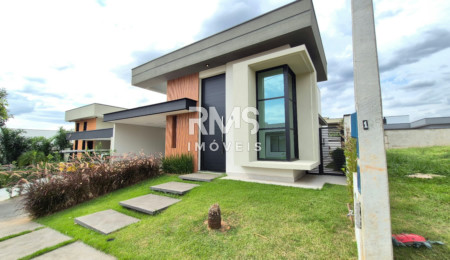 O Residencial UNA oferece infraestrutura completa, com segurança, conforto e excelente qualidade de vida. Conta com abastecimento de água por poço artesiano homologado, rede elétrica planejada e serviços subterrâneos, preservando a estética do condomínio. São 88 mil m² de área verde, pista de caminhada, playgrounds, praça para jovens, bicicletário, pet place, quadras esportivas, quadras de tênis e areia, além de piscinas adulto e infantil. O condomínio também dispõe de academia climatizada e ao ar livre, espaços gourmet, praça de convivência e áreas de preservação ambiental, proporcionando lazer e contato com a natureza para toda a família.