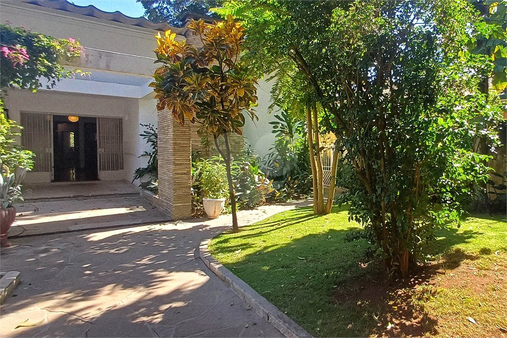 Casa Térrea à venda com 4 quartos, sendo 1 suíte,  em Brooklin Velho, São Paulo, SP