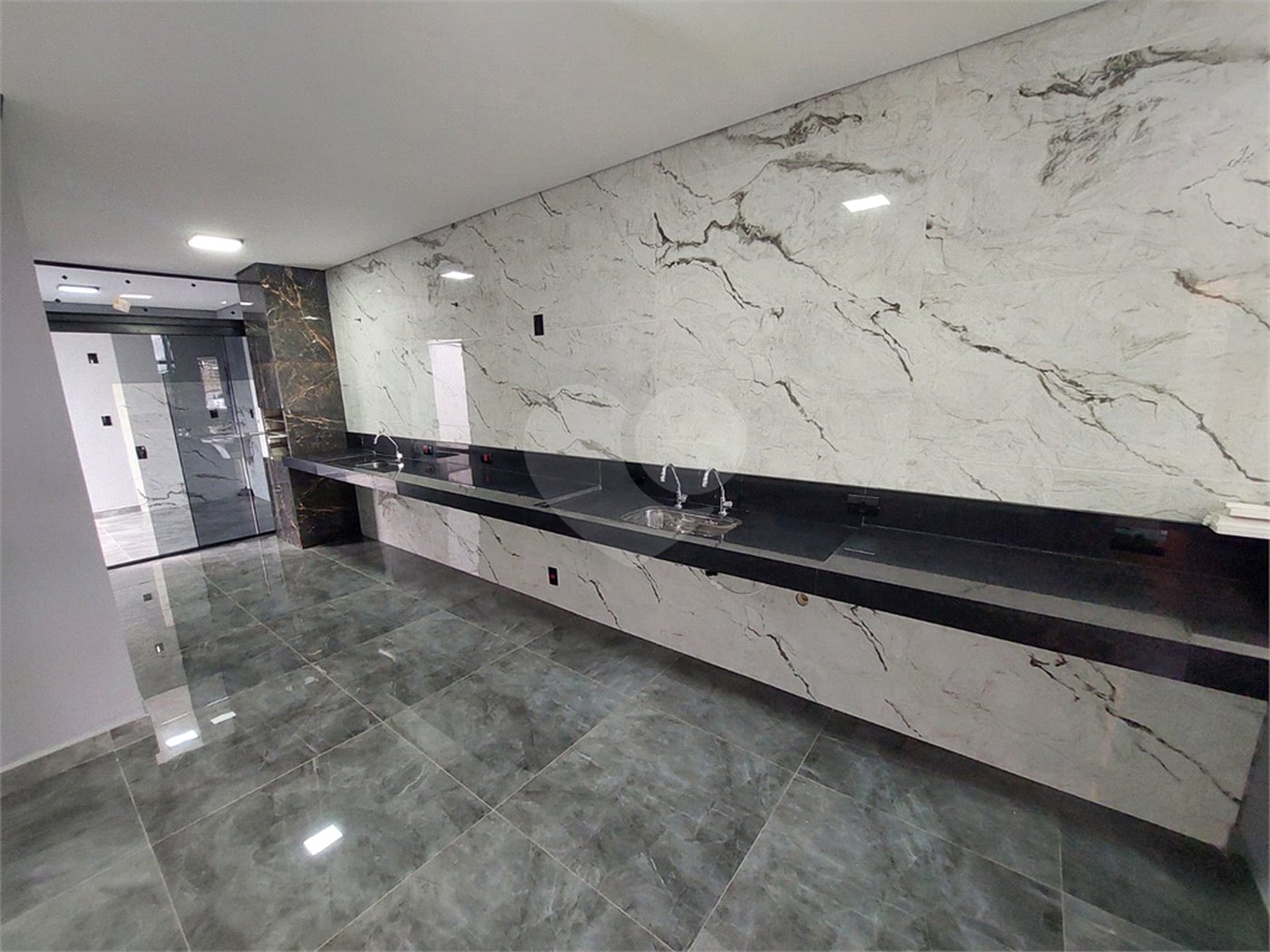 Casa à venda com 3 quartos, sendo 1 suíte, no condomínio Horto Florestal Villagio, Sorocaba - SP