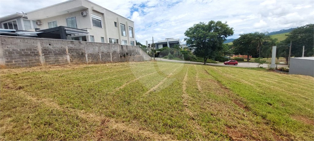 Terreno à venda no condomínio Figueira Garden, Atibaia - SP