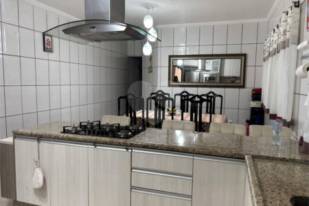Sobrado à venda com 3 suítes em Jardim Imperador, Suzano, SP