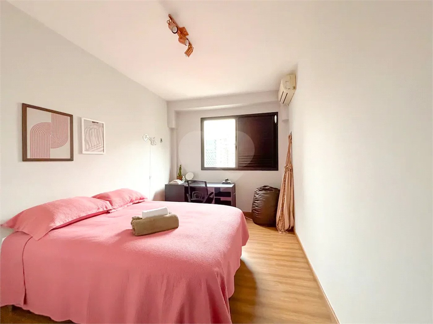 Apartamento de 80m² a venda e locação em Moema - 02 dorm, 02 Banheiros 01 Vaga