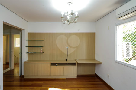 Casa à venda com 3 suítes no condomínio Villaggio Belvedere, São Paulo - SP