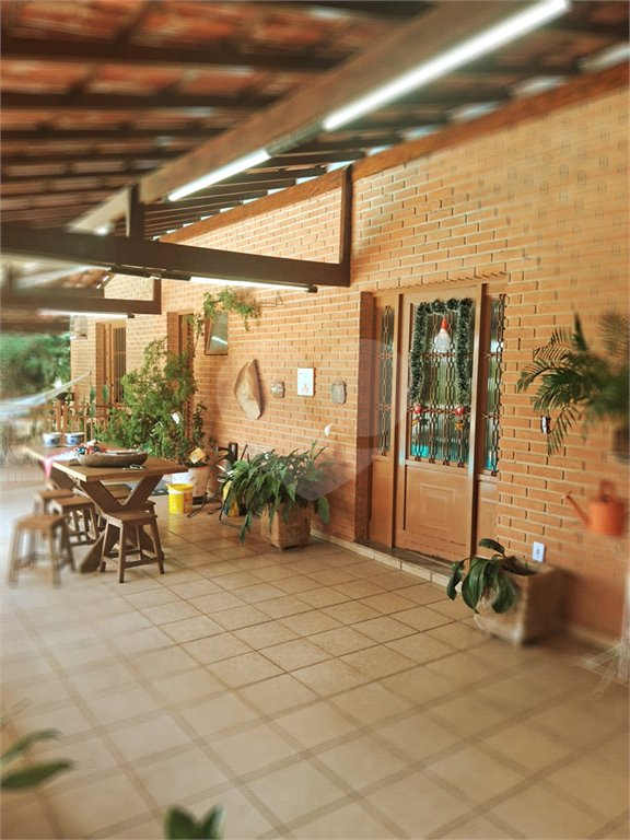 Casa à venda com 3 quartos, sendo 1 suíte, no condomínio Acmti - Colinas do Mosteiro, Terras de Itaici e Recanto dos Pássaros, Indaiatuba - SP