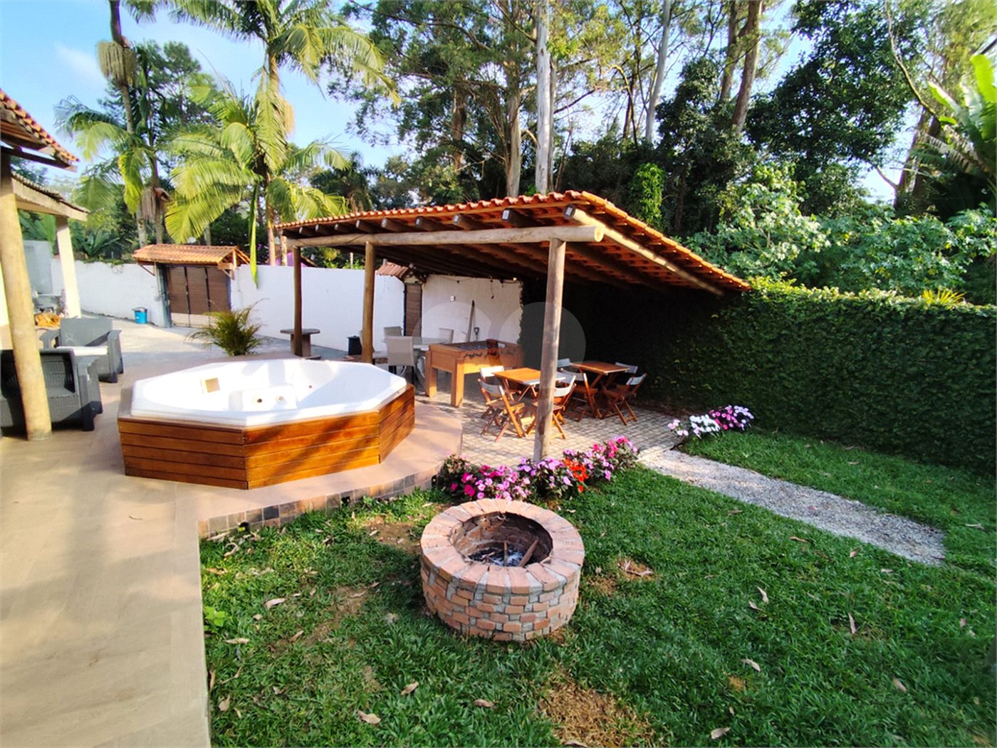 Casa à venda com 3 quartos, sendo 1 suíte, no condomínio Caconde, São Bernardo do Campo - SP