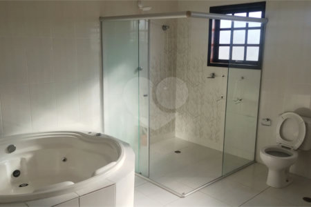 Sobrado à venda com 4 quartos, sendo 2 suítes,  em Vila Oliveira, Mogi das Cruzes, SP