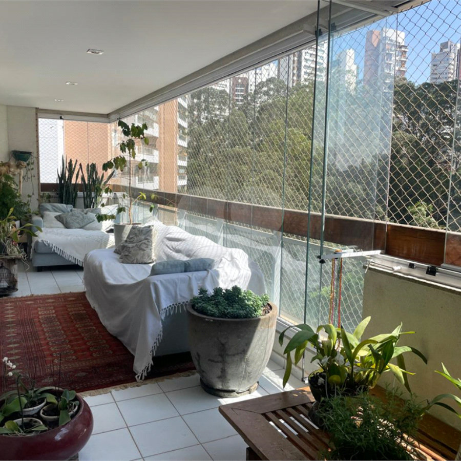 Apartamento à venda com 3 suítes em Vila Andrade, São Paulo, SP