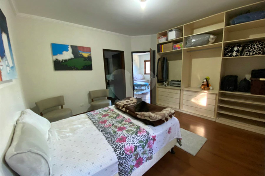 Sobrado à venda com 5 quartos, sendo 3 suítes, em Tremembé, São Paulo, SP