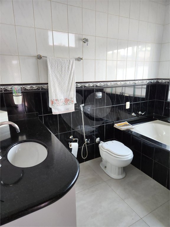 Sobrado à venda com 3 quartos, sendo 1 suíte, em Jardim Vale das Rosas, Araraquara, SP
