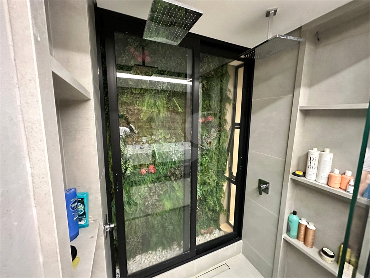 Casa à venda com 3 suítes no condomínio Residencial Florais Itália, Cuiabá - MT