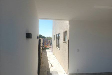 Casa à venda com 4 quartos, sendo 3 suítes, em Ogiva, Cabo Frio, RJ